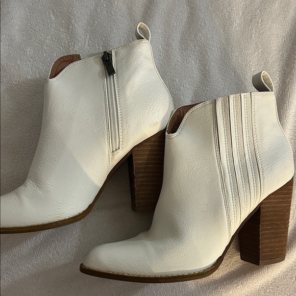 BEAST FASHION White Ankle Boots - Picture 1 of 3